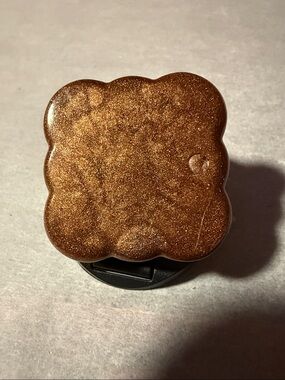 Brown Scalloped Square-Shaped Shimmer “Pop Socket-like” Phone Grip